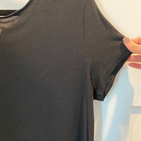 Black t shirt with slit in the back - Picture 2 of 4